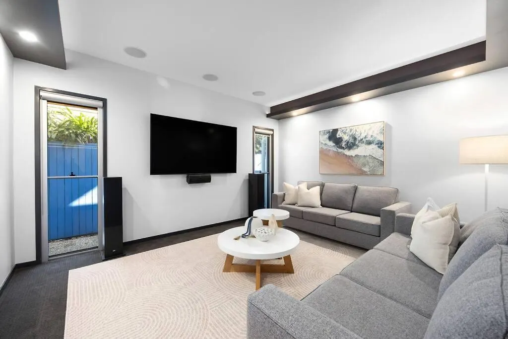 Surfside Villa - 50M To Beach Access, Heated Pool ماركولا